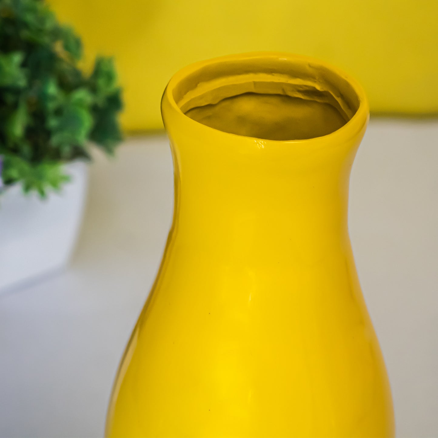 Vastu Vase Jaune 